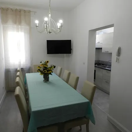 Via Cortonese 1 Apartamento