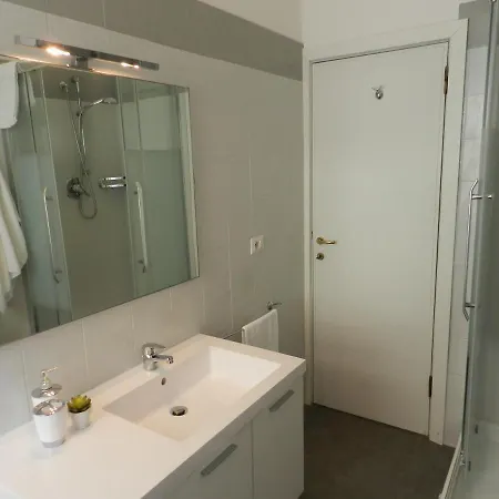 Via Cortonese 1 Apartamento *