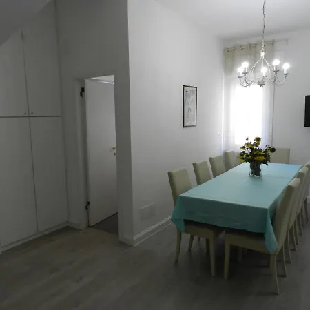 Appartement Via Cortonese 1 *