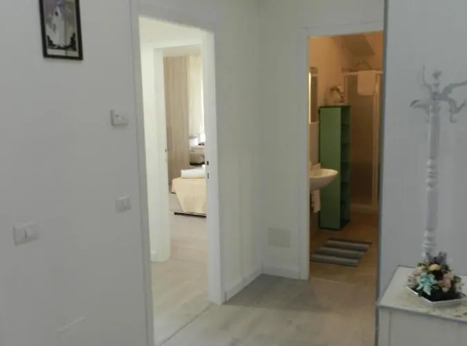 Via Cortonese 1 דירה *