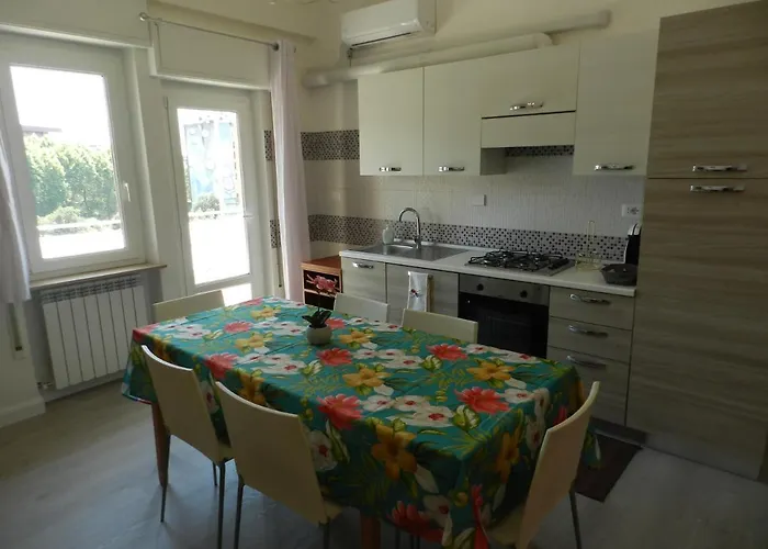 דירה Via Cortonese 1