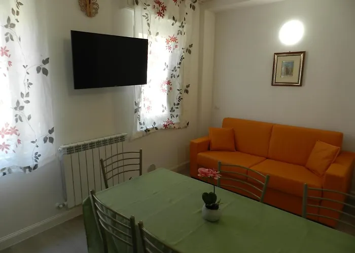 Via Cortonese 1 דירה *