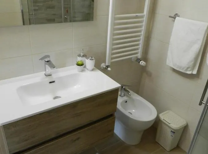 דירה Via Cortonese 1