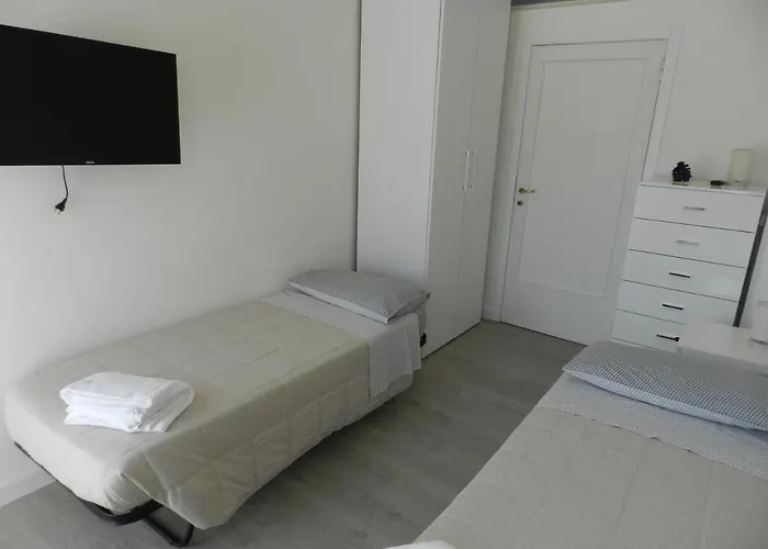 דירה Via Cortonese 1