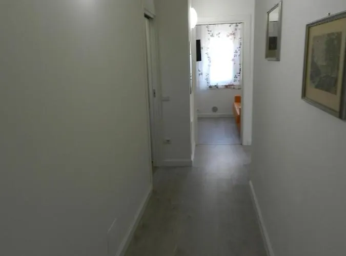 דירה Via Cortonese 1 *